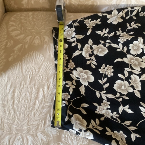 Ann Taylor 100% Silk Floral Cream & Tan Flowers on a Background A-Line Skirt 12 - Picture 5 of 8